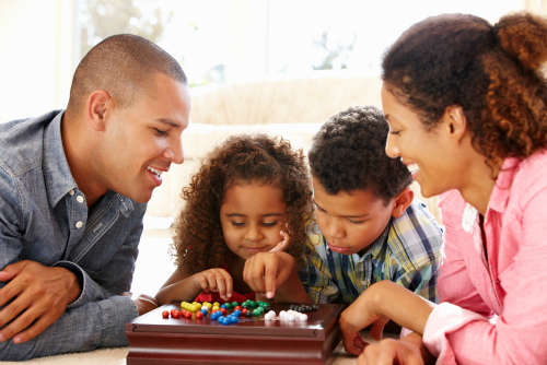 Family-playing-games-together